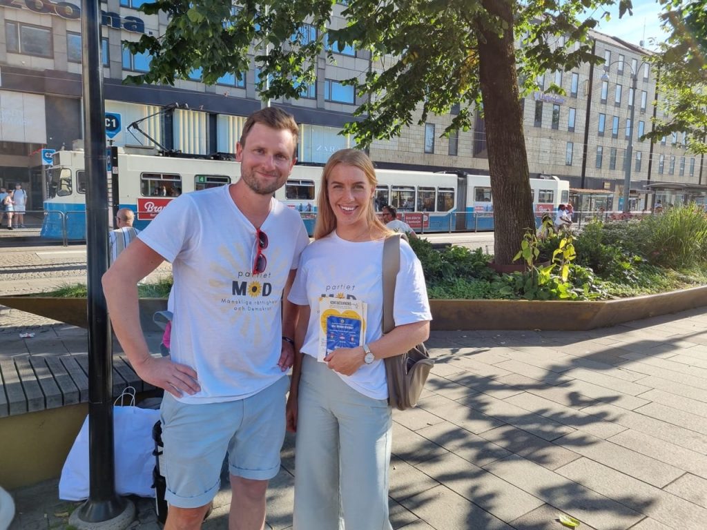 Människorättspartiet MoD är Sveriges näst snabbast växande parti utanför riksdagen sedan start 3 Andreas sidkvist, cecilia strandevall stor