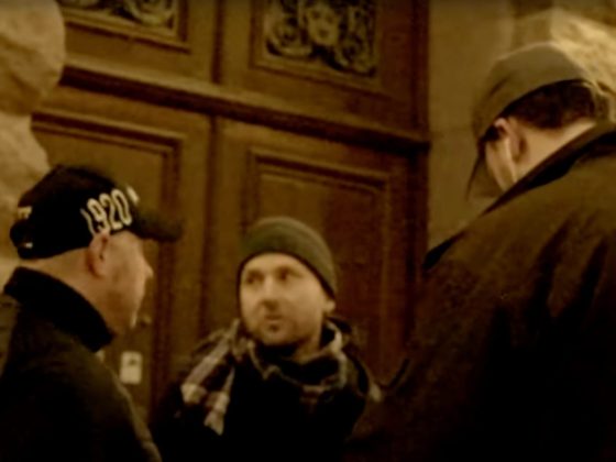 MoD står upp mot den ruttna demokratin som FOI:s rapport är ett lysande exempel på 6 Andreas sidkvist förhörs av civilklädd polis utanför riksdagen 16 november 2022