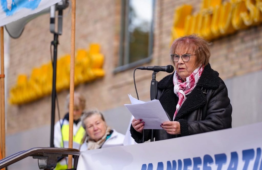 Från fredsaktivist till persona non grata: Agneta Norbergs kamp mot militarisering och kärnvapenhot 2 2024 09 28 manifestation for fred medborgarplatsen vitflagg fredsalliansense 31 stor