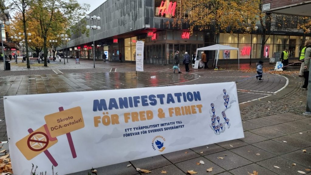 För ett fredligare Sverige – dags att välja MoD! - Andreas Sidkvist tal i Södertälje, 27 okt 2024 4 2024 10 27 manifestation for fred sodertalje 1 stor