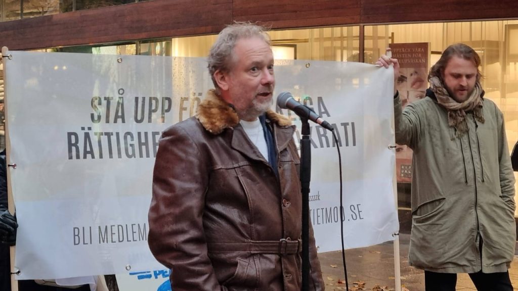 För ett fredligare Sverige – dags att välja MoD! - Andreas Sidkvist tal i Södertälje, 27 okt 2024 11 2024 10 27 manifestation for fred sodertalje 30 stor