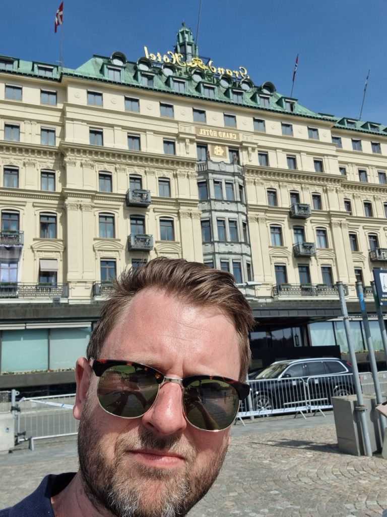 Bilderberg 2025: När världseliten samlas bakom stängda dörrar – och folket samlas utanför 6 2025 06 14 demonstration mot bilderbergmotet 5 stor