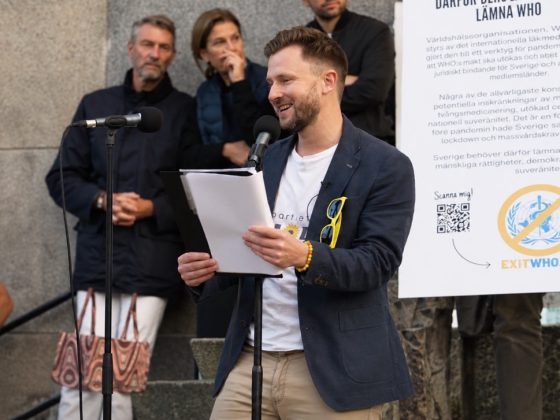Andreas Sidkvist, talar vid ExitWHO 1 oktober 2023 stor