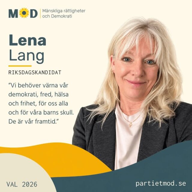🌻 Möt Lena Lang, riksdagskandidat för MoD

För Lena Lang börjar politiskt engagemang med en enkel tanke: vi har ett ansvar för den värld vi lämnar efter oss till våra barn och barnbarn.

Lena är diplomerad holistisk terapeut. Idag arbetar hon inom Montessori med fritidshemsverksamhet.
Hon är både mormor och farmor, en roll som har gjort frågan om kommande generationers framtid ännu mer konkret.

🌱 Förebyggande hälsa och självbestämmande
Lena brinner för folkhälsa och vill se betydligt större fokus på förebyggande insatser.
Hon intresserar sig särskilt för kost och näring, och komplementära perspektiv på hälsa.
Samtidigt är människans rätt till sin egen kropp central för henne. Lena vill värna principen om informerat samtycke och kroppsligt självbestämmande, där medicinska ingrepp förutsätter individens samtycke.

📚 Barnen och skolan
Genom sitt arbete har Lena mött barn i olika åldrar och sett hur viktig en trygg och utvecklande miljö är.
Maria Montessoris tankar om fred, vördnad för livet och omsorg om vår omgivning ligger nära hennes egen syn på vilket ansvar vuxenvärlden har för nästa generation.

Det är också en viktig anledning till att Lena nu tar steget in i politiken för första gången.
💬 ”Jag vill göra något för att bidra till en bättre värld, istället för att passivt se på.”

För Lena handlar MoD om möjligheten att tillsammans med andra arbeta för demokrati, fred, hälsa och frihet.

Och framför allt om vilka förutsättningar vi lämnar vidare.
💬 ”Vi behöver värna vår demokrati, fred, hälsa och frihet, för oss alla och för våra barns skull. De är vår framtid.”

🗳️ Den 13 september kandiderar Lena Lang till Sveriges riksdag för MoD.

💛 Hjälp gärna fler att lära känna människorna och idéerna bakom MoD. 
Dela inlägget vidare.

#MoD #Val2026 #LenaLang #Folkhälsa #Självbestämmande #Skola #BarnensFramtid #Demokrati